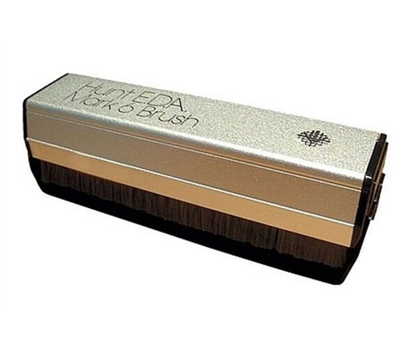 Music Hall hunt brush