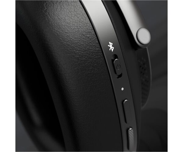 B&W PX8
